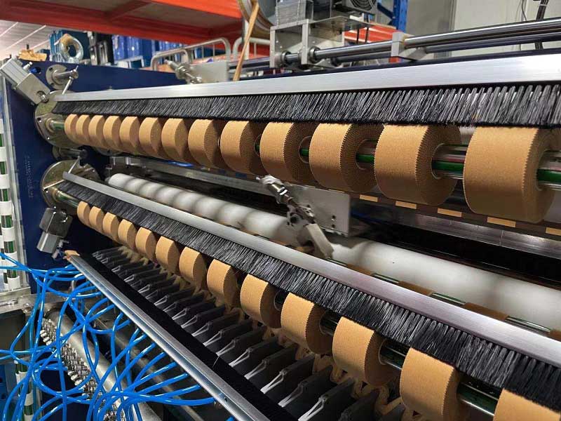 運(yùn)動(dòng)膠帶分切機(jī)：智能切割，省時(shí)省力的生產(chǎn)革新